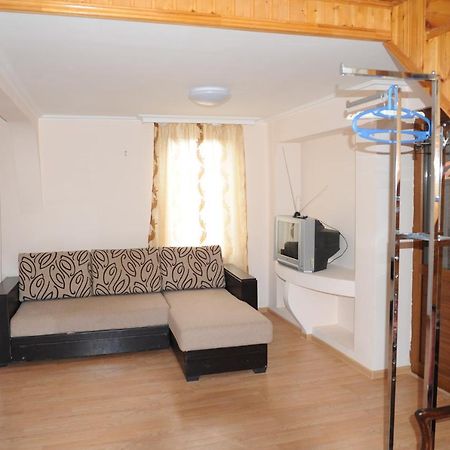 Apartment On Prospekt Mira 71 Szuhumi Kültér fotó