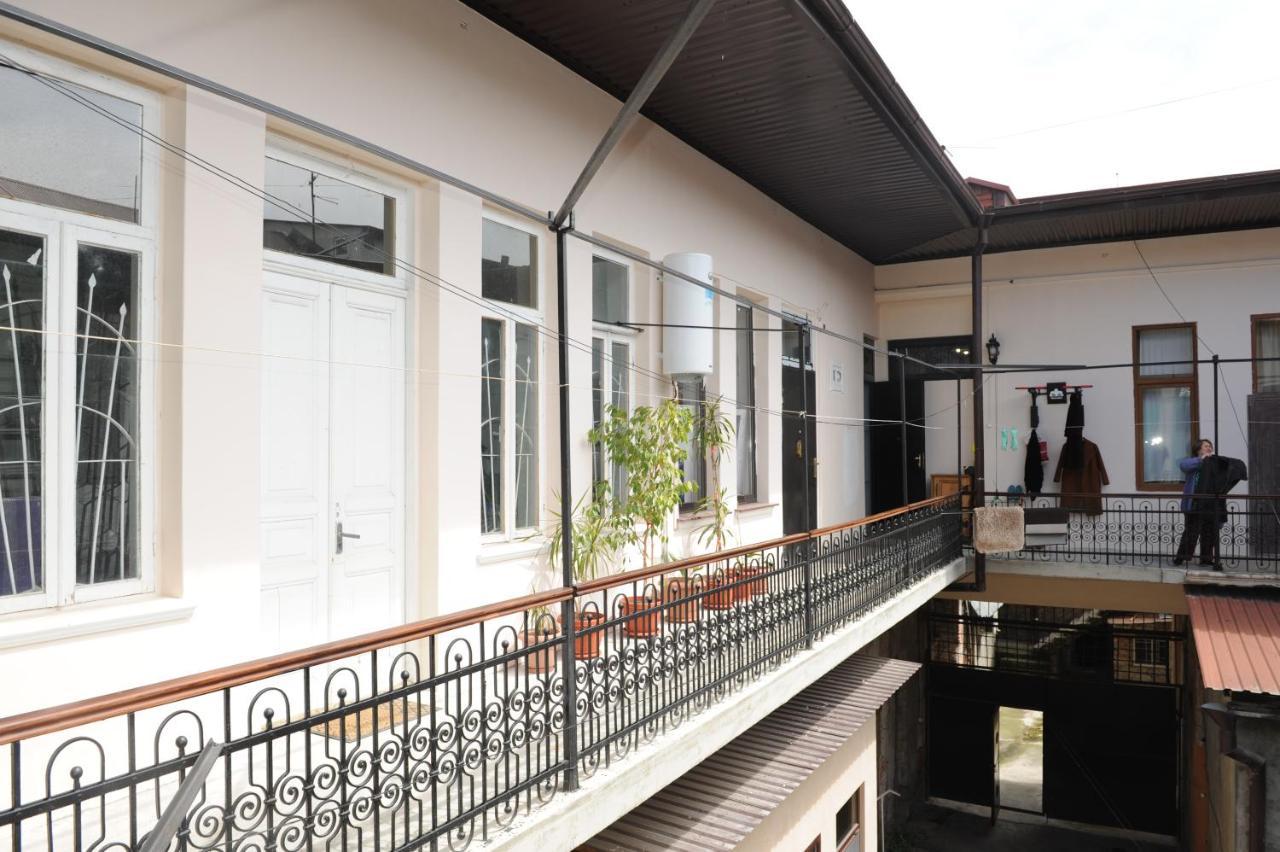 Apartment On Prospekt Mira 71 Szuhumi Kültér fotó