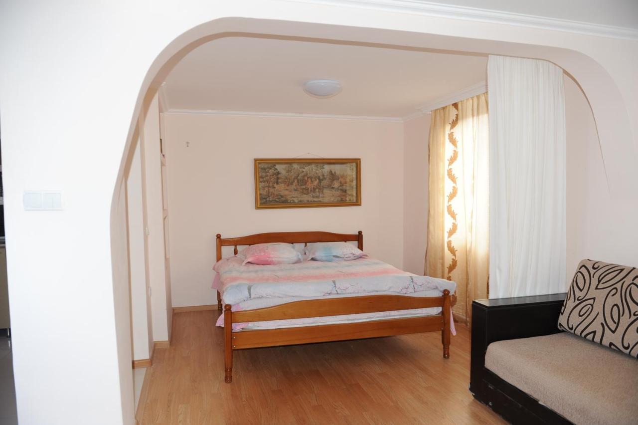 Apartment On Prospekt Mira 71 Szuhumi Kültér fotó