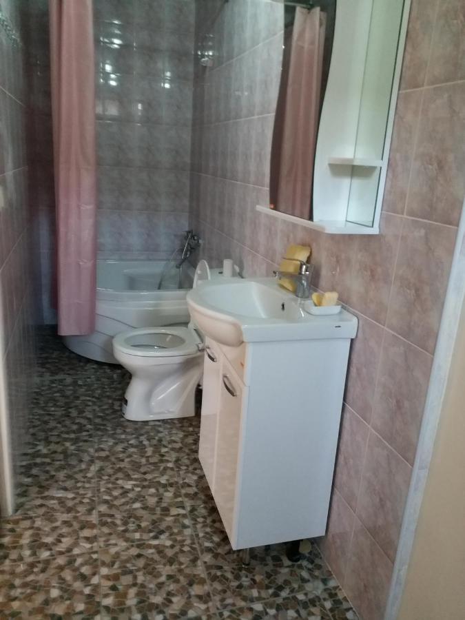Apartment On Prospekt Mira 71 Szuhumi Kültér fotó