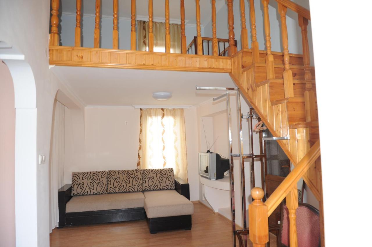 Apartment On Prospekt Mira 71 Szuhumi Kültér fotó