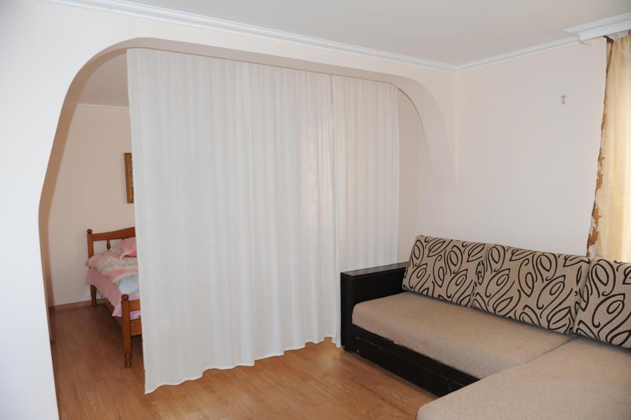 Apartment On Prospekt Mira 71 Szuhumi Kültér fotó