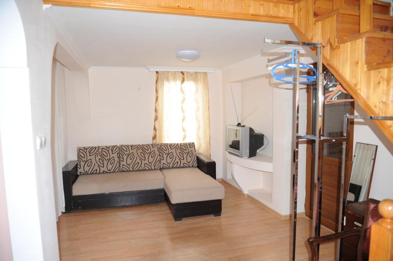 Apartment On Prospekt Mira 71 Szuhumi Kültér fotó