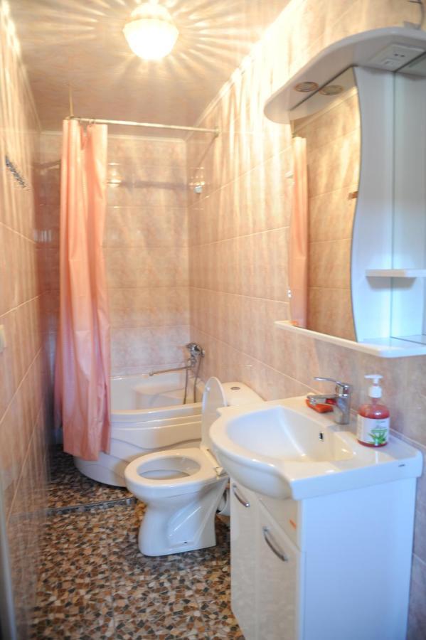 Apartment On Prospekt Mira 71 Szuhumi Kültér fotó