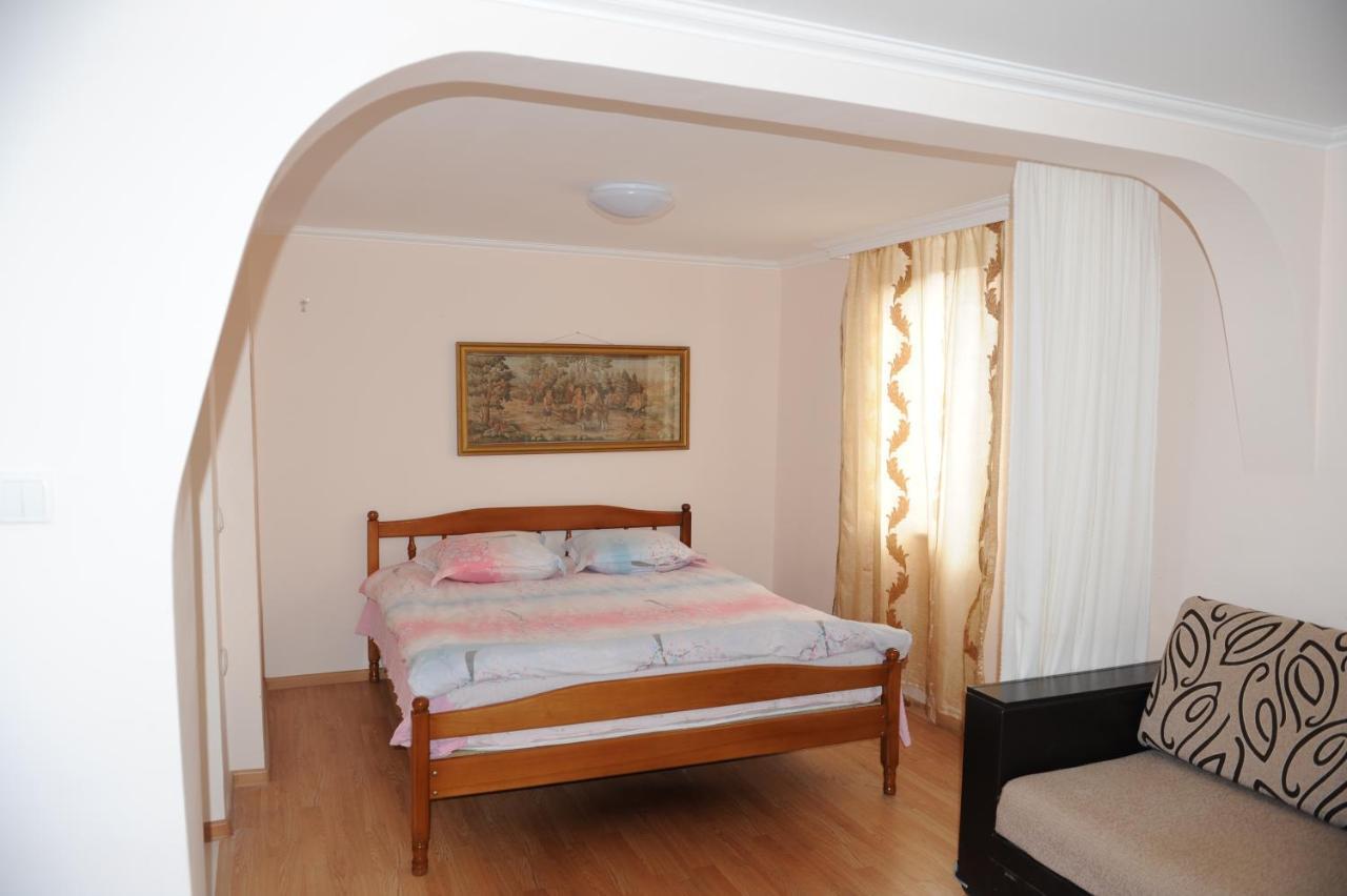 Apartment On Prospekt Mira 71 Szuhumi Kültér fotó
