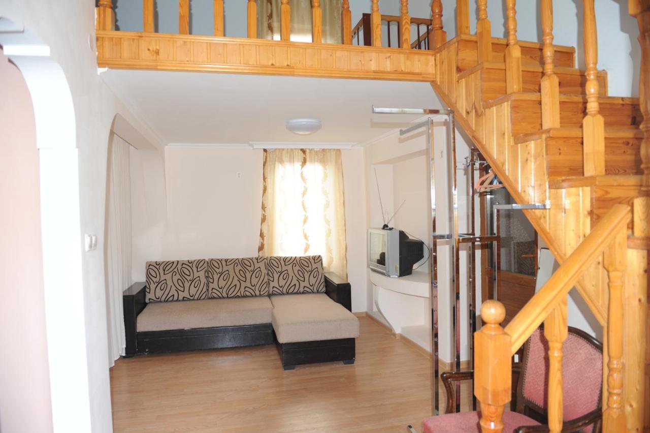 Apartment On Prospekt Mira 71 Szuhumi Kültér fotó