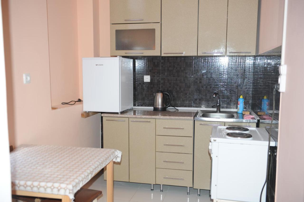 Apartment On Prospekt Mira 71 Szuhumi Kültér fotó